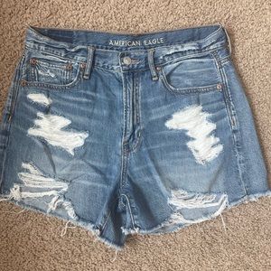 American Eagle Outfitters Distressed Denim Shorts 90s Boyfriend Short Size 4